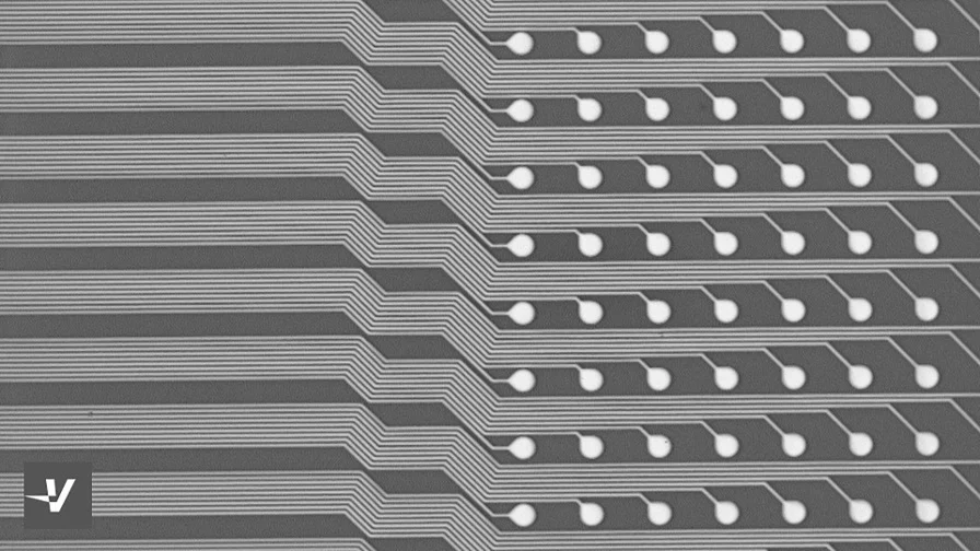 LLS03でパターニングした3 µmライン/スペースのレジストの光学顕微鏡写真